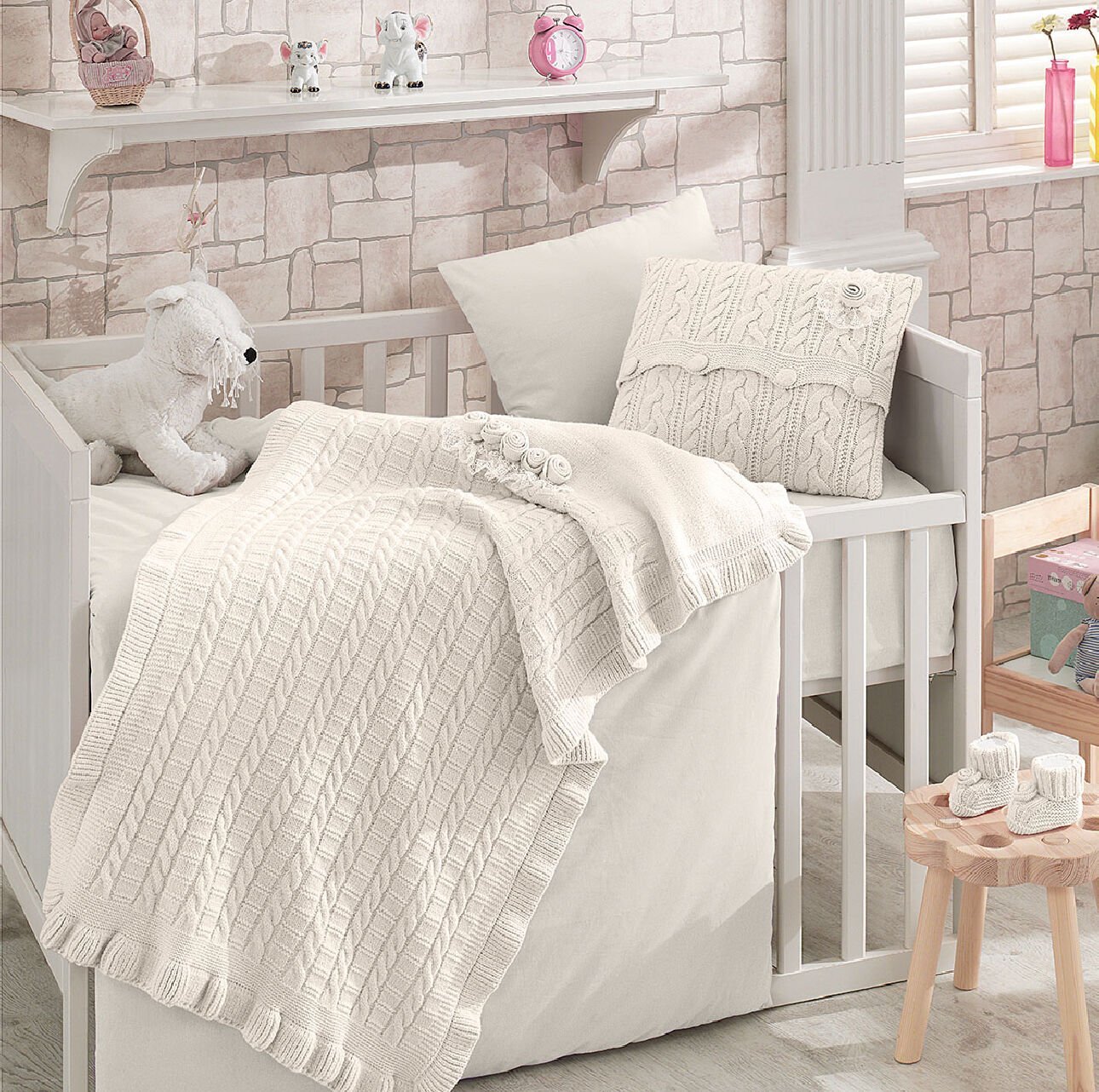 NİPPERLAND KIZ ÇİCEKLİ GÜPÜRLÜ NEVRESİM TAKIMI